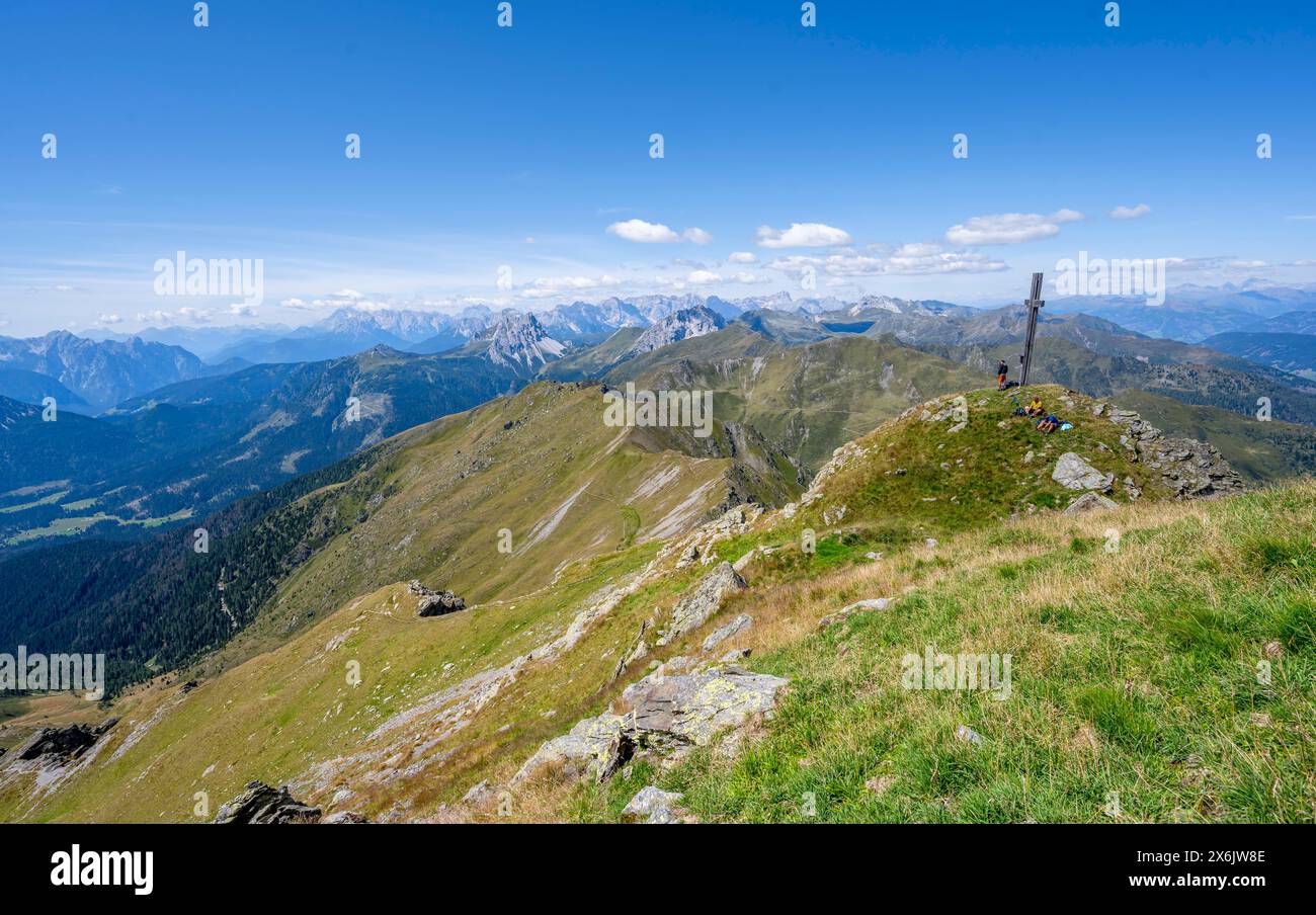Cima dell'Hochspitz o Monte Vacomun, vista della cresta montuosa del Carnic Main Ridge, Carnic High Trail, Carnic Main Ridge, Carnic Alps Foto Stock