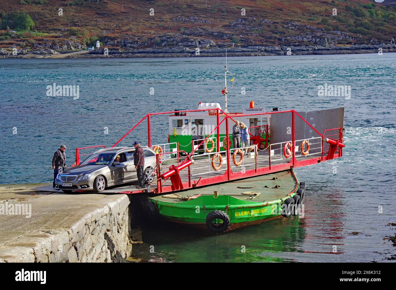 Traghetto per auto di piccole dimensioni, l'unico traghetto swing in Gran Bretagna, Isola di Skye, Scozia, Gran Bretagna Foto Stock