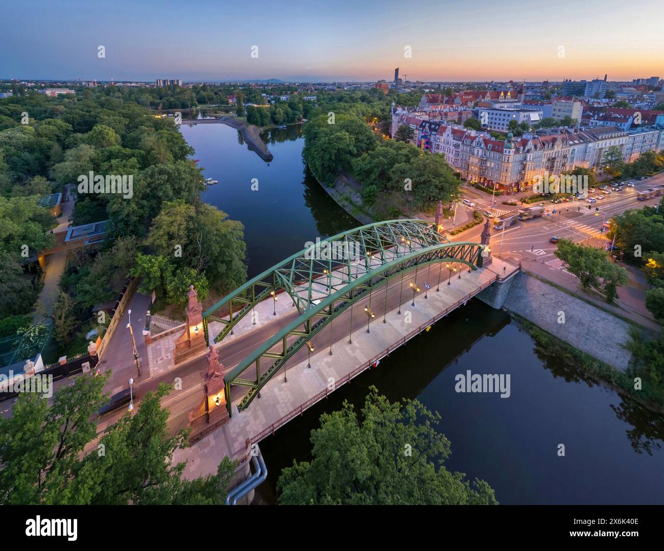 Breslavia, Polonia. Vista aerea del ponte Zwierzyniecki al tramonto Foto Stock