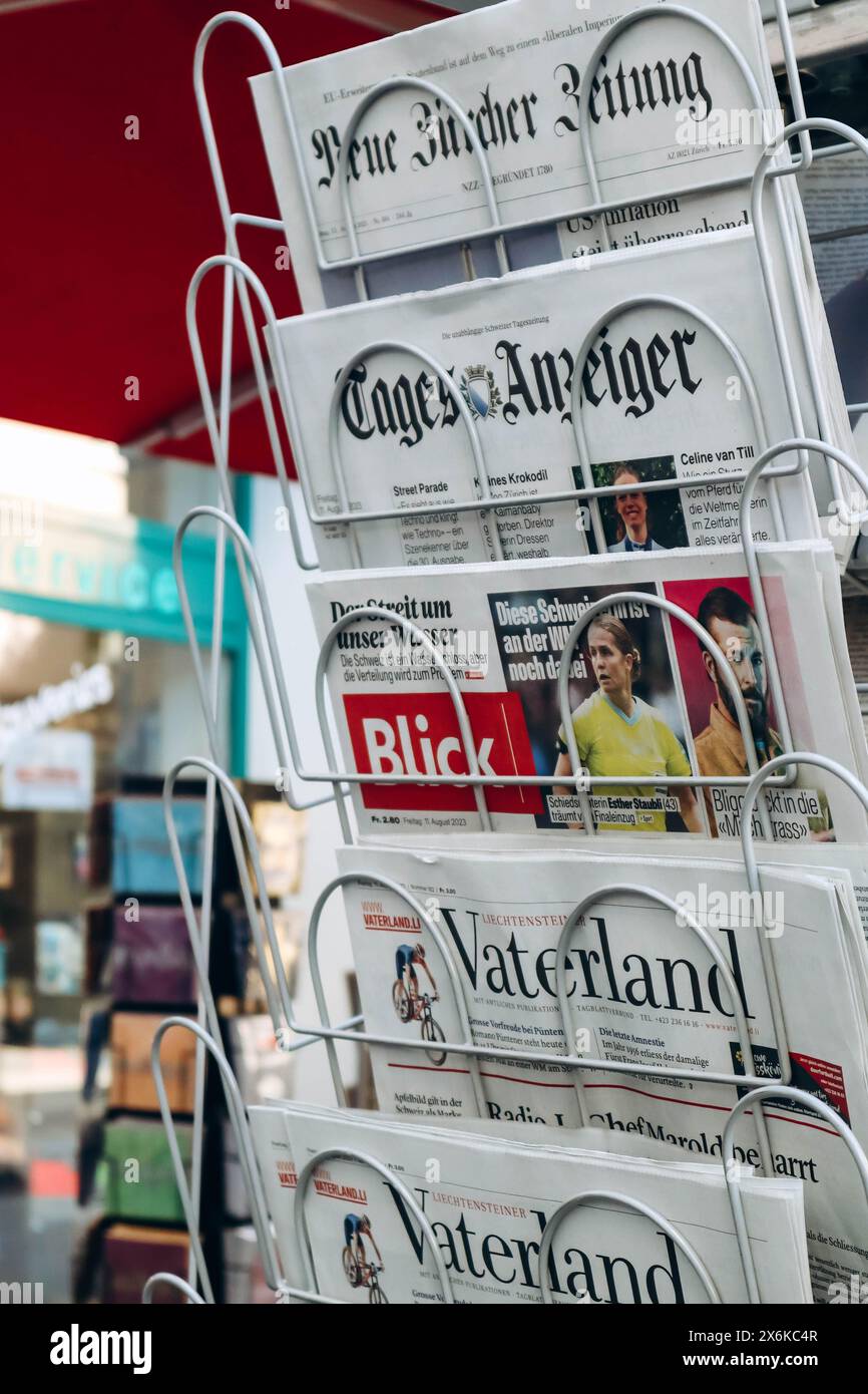 Vaduz, Liechtenstein - 11 agosto 2023: Stampa locale presso un chiosco di Vaduz Foto Stock
