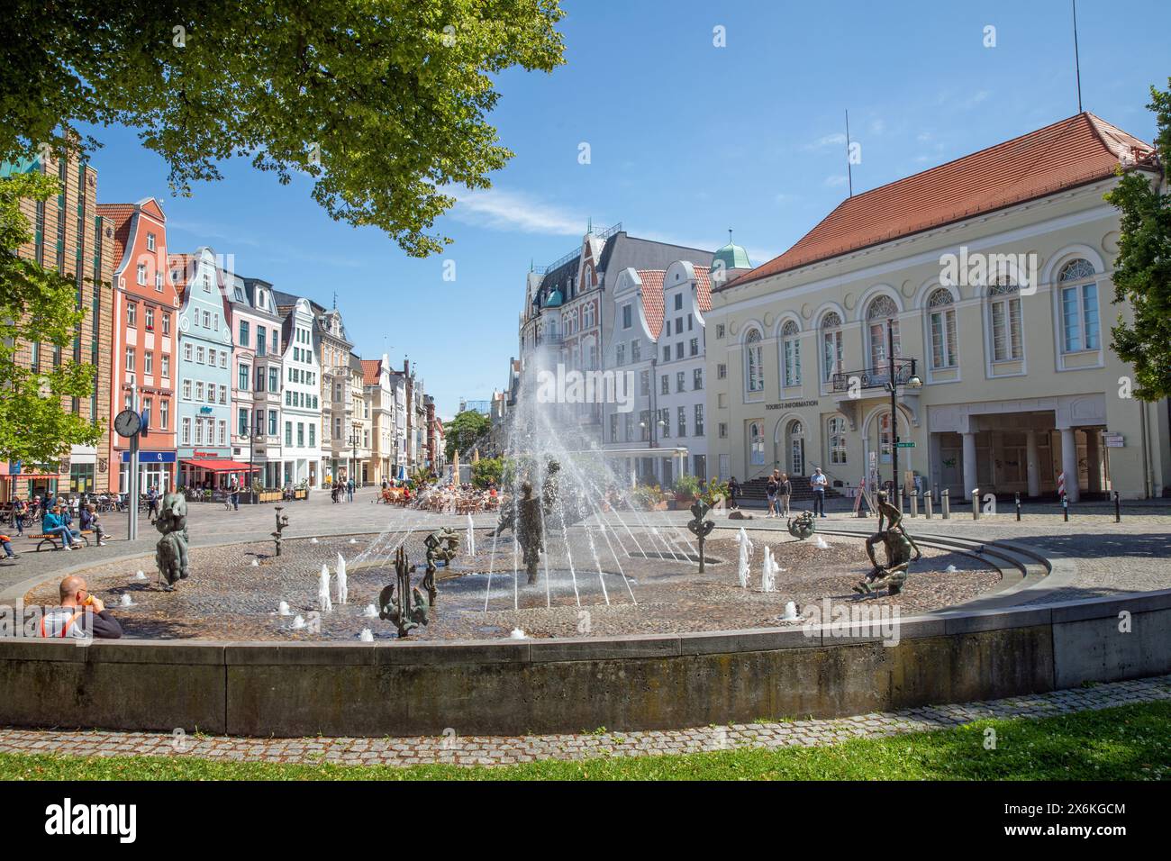 Fontana di Joie de vivre a Universitätsplatz, Rostock, Mar Baltico, Meclemburgo-Pomerania occidentale, Germania Foto Stock