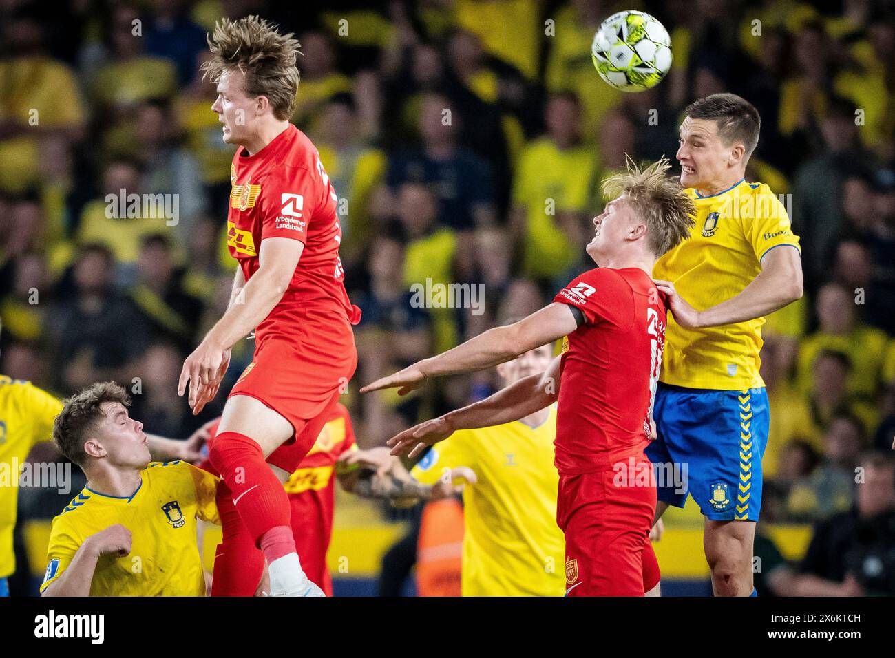 Danimarca. 15 maggio 2024. Conrad Harder del Nordsjaelland e Rasmus Lauritsen del Broendby IF durante la partita 3F Super League tra Broendby IF e FC Nordsjaelland al Broendby Stadium di Broendby, mercoledì 15 maggio 2024. (Foto: Mads Claus Rasmussen/Ritzau Scanpix) credito: Ritzau/Alamy Live News Foto Stock
