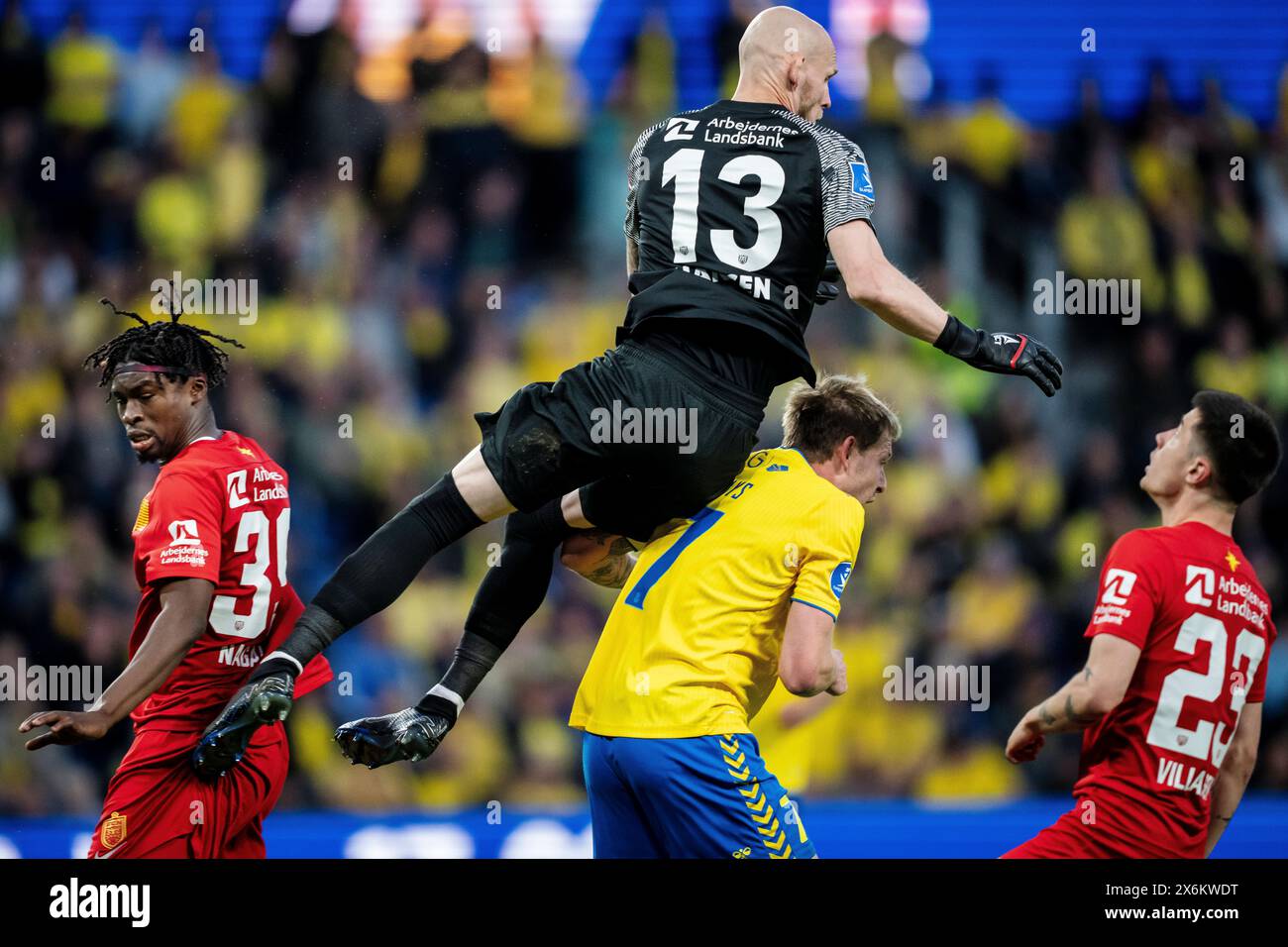 Danimarca. 15 maggio 2024. Adamo Nagalo, Andreas Hansen e Nicolai Vallys del Broendby IF del Nordsjaelland durante la partita di 3F Super League tra Broendby IF e FC Nordsjaelland al Broendby Stadium di Broendby, mercoledì 15 maggio 2024. (Foto: Mads Claus Rasmussen/Ritzau Scanpix) credito: Ritzau/Alamy Live News Foto Stock