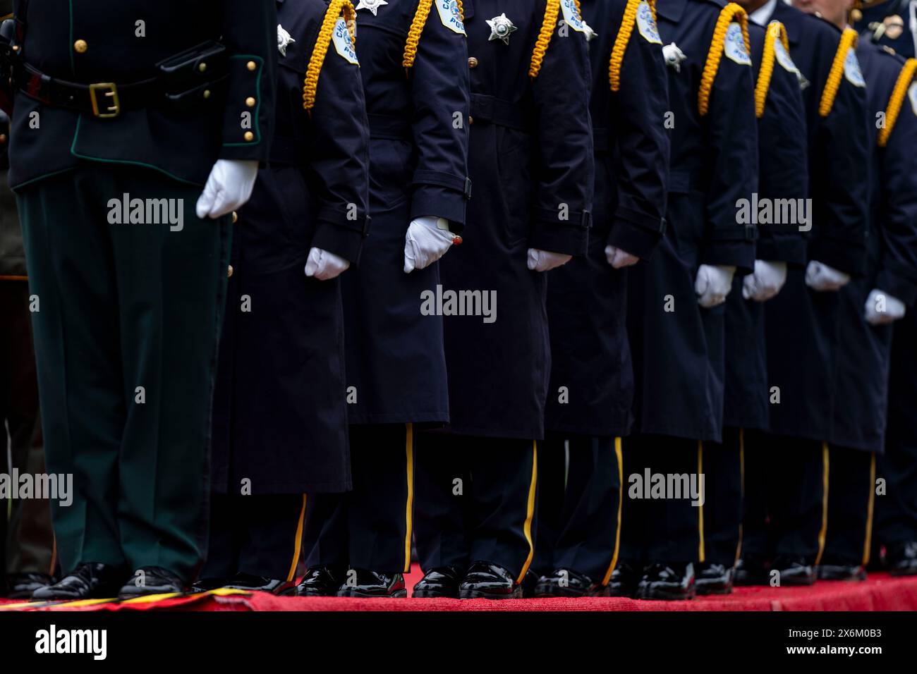 Washington, Vereinigte Staaten. 15 maggio 2024. I membri delle forze dell'ordine partecipano al National Peace Officers Memorial Service presso il Campidoglio degli Stati Uniti a Washington DC mercoledì 15 maggio 2024. Credito: Bonnie Cash/Pool tramite CNP/dpa/Alamy Live News Foto Stock