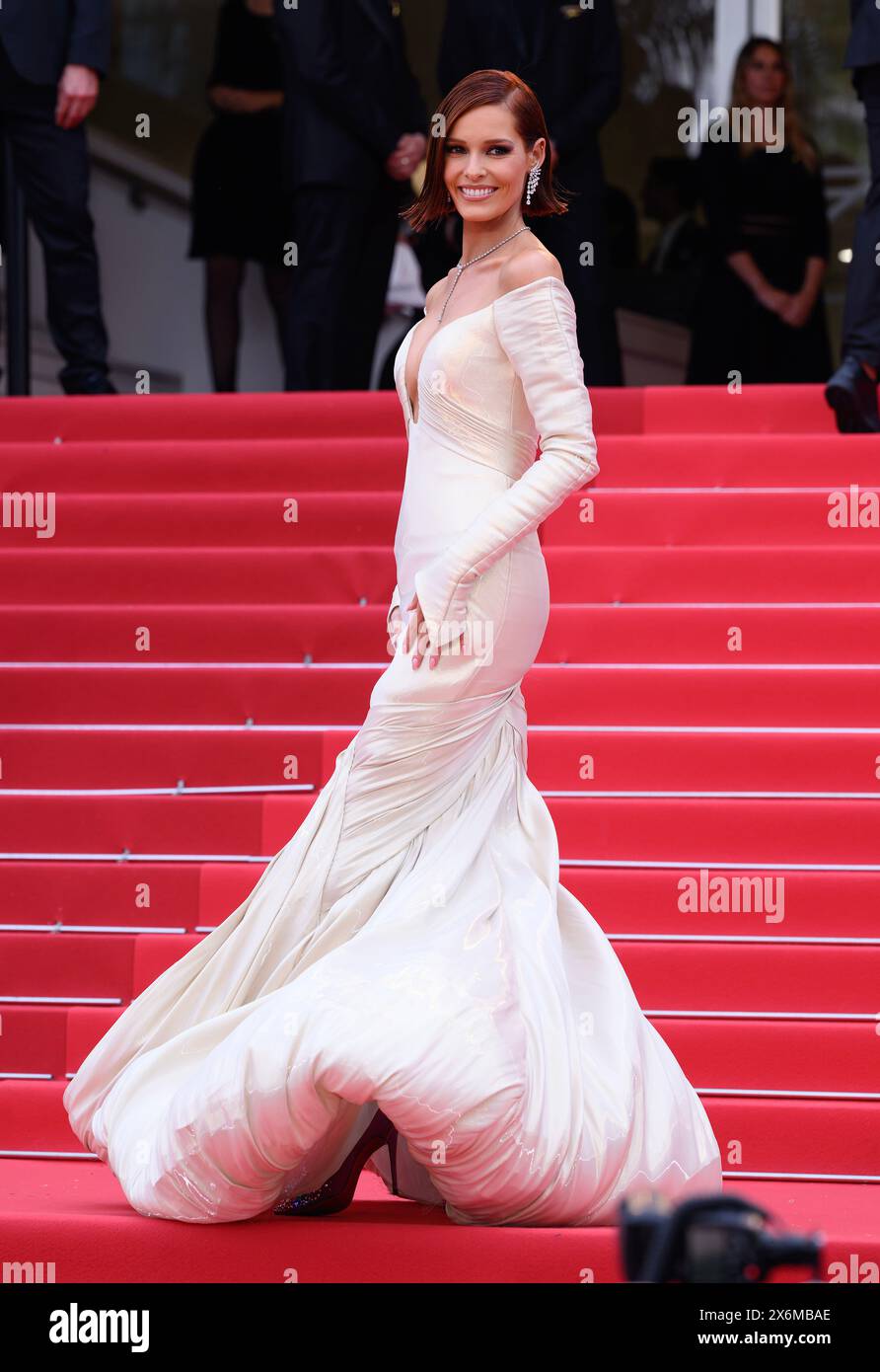 Cannes, Francia. 15 maggio 2024. Maëva Coucke arriva alla Furiosa, premiere di gala di Mad Max Saga, Palais des Festival, parte della 77a edizione del Festival di Cannes. Crediti: Doug Peters/EMPICS/Alamy Live News Foto Stock