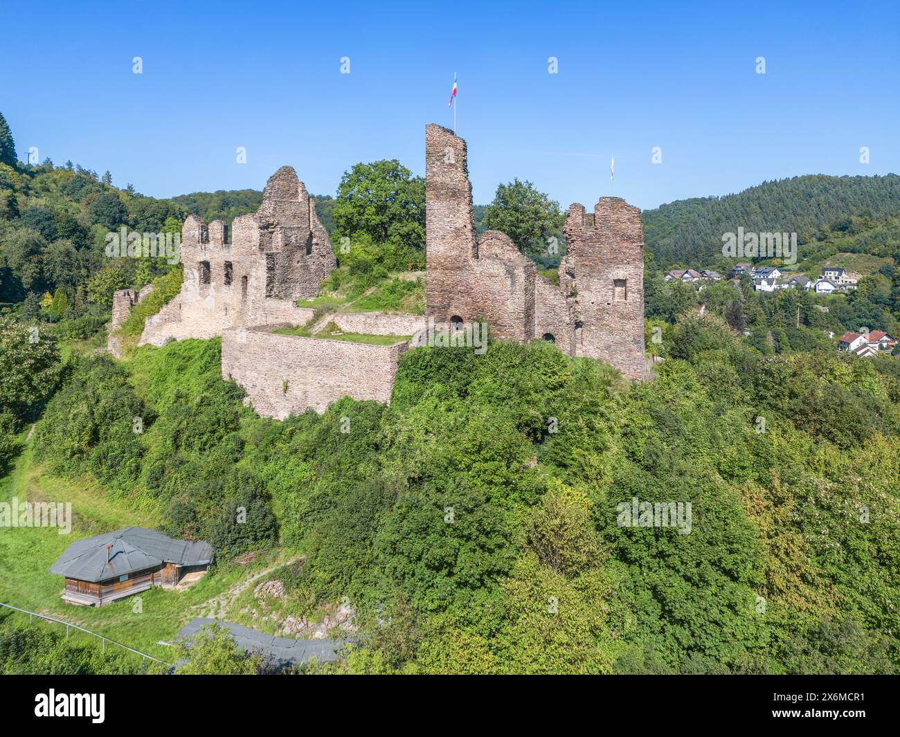 Vista sul castello di Isenburg, Sayntal, Dierdorf, Neuwied District, Westerwald, Renania-Palatinato, Germania Foto Stock