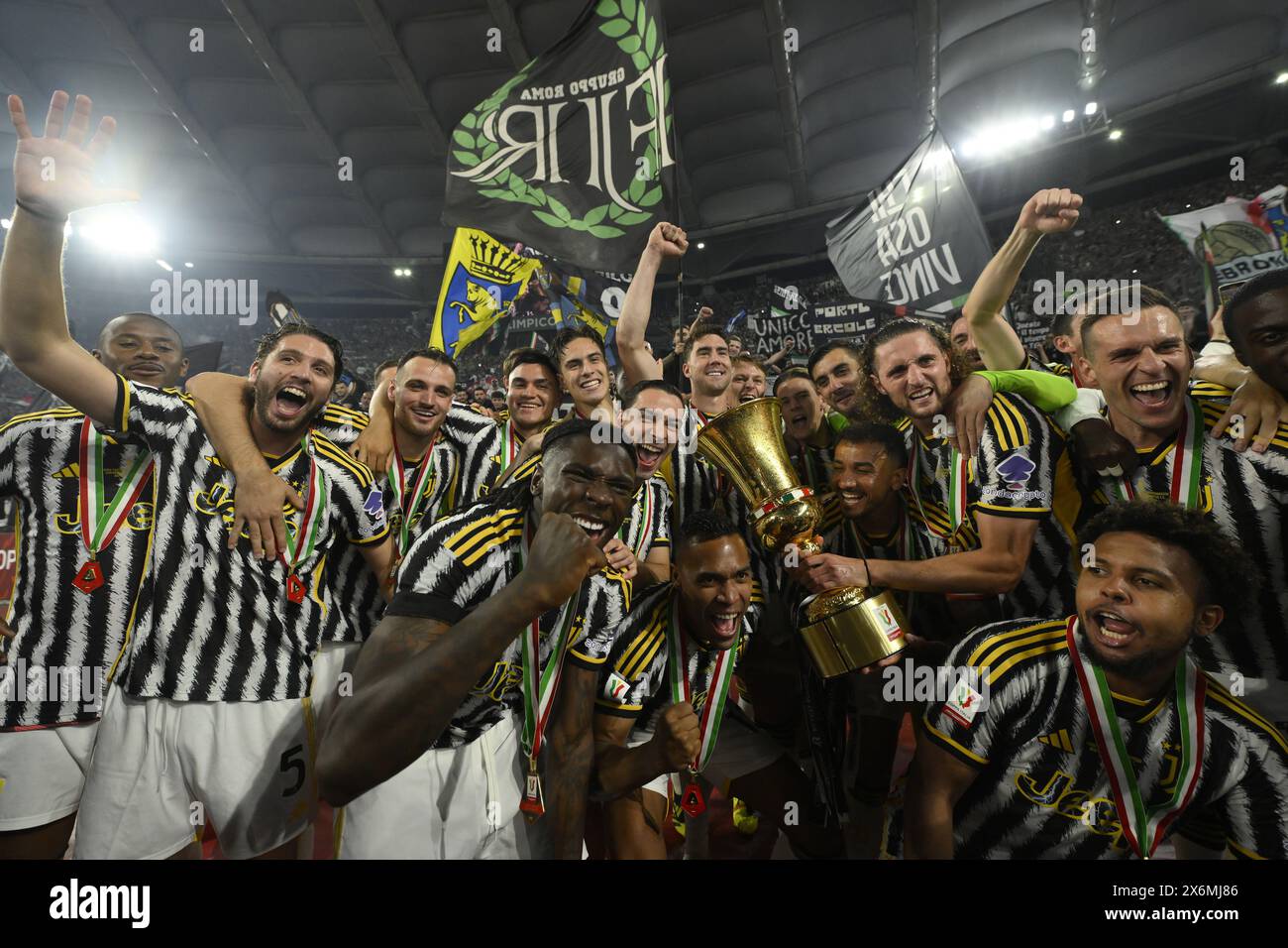 Roma, Italia. 15 maggio 2024. I giocatori del FC Juventus festeggiano dopo la finale di Coppa Italia tra Atalanta e FC Juventus a Roma, in Italia, 15 maggio 2024. Crediti: Augusto Casasoli/Xinhua/Alamy Live News Foto Stock