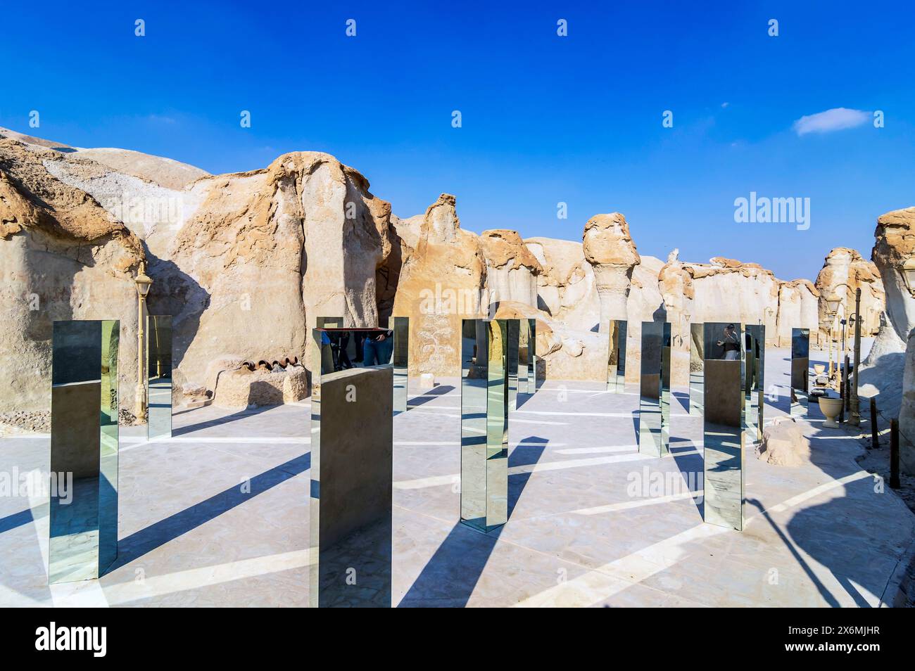 Scogliere calcaree sul monte al-Qarah, nella più grande oasi del mondo, al Ahsa. Sito patrimonio dell'umanità dell'UNESCO Foto Stock