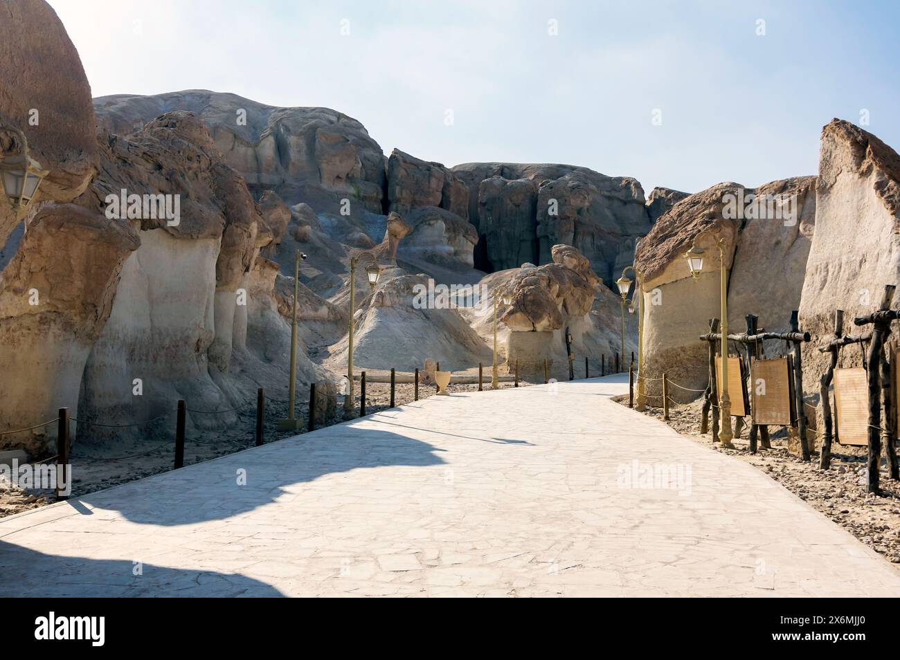 Scogliere calcaree sul monte al-Qarah, nella più grande oasi del mondo, al Ahsa. Sito patrimonio dell'umanità dell'UNESCO Foto Stock