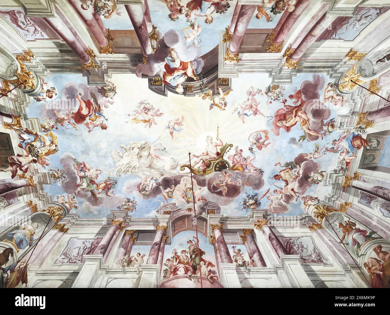 Vista dal basso sul soffitto dipinto dell'Orangerie, barocco, Fulda, Assia, Germania Foto Stock