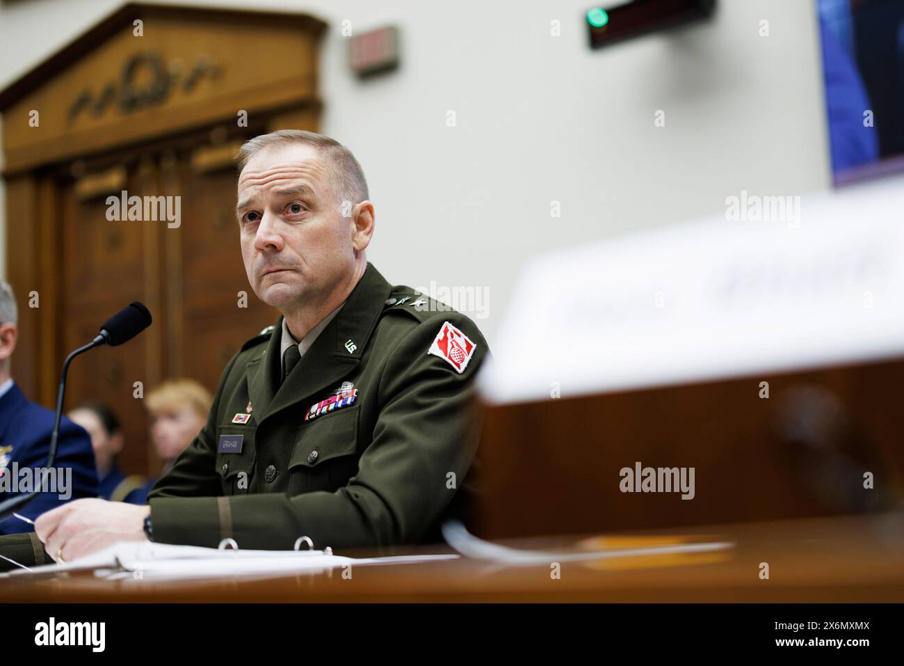 Il maggiore generale William (Butch) H. Graham, vice comandante generale, operazioni civili e di emergenza, United States Army Corps of Engineers, testimonia durante un'audizione della House Committee on Transportation and Infrastructure sul crollo del Francis Scott Key Bridge, a Capitol Hill a Washington DC, mercoledì 15 maggio 2024. Credito: Aaron Schwartz/CNP Foto Stock
