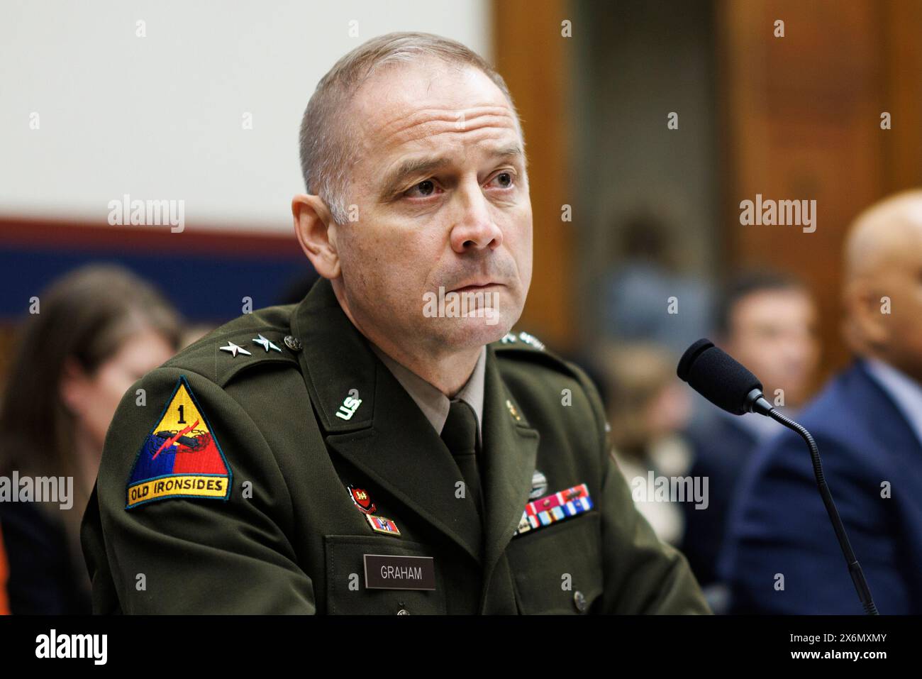 Il maggiore generale William (Butch) H. Graham, vice comandante generale, operazioni civili e di emergenza, United States Army Corps of Engineers, testimonia durante un'audizione della House Committee on Transportation and Infrastructure sul crollo del Francis Scott Key Bridge, a Capitol Hill a Washington DC, mercoledì 15 maggio 2024. Credito: Aaron Schwartz/CNP Foto Stock
