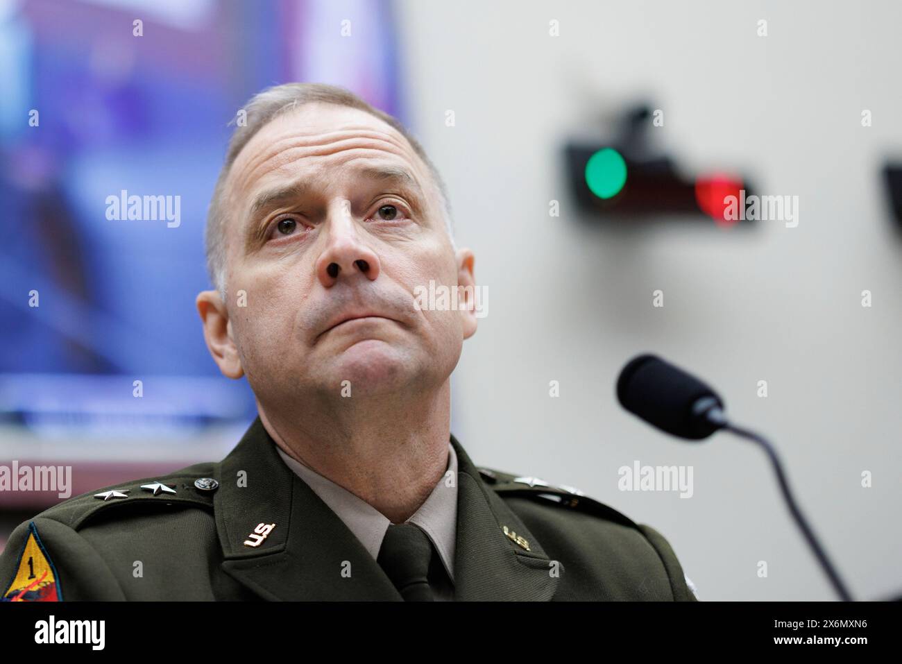 Il maggiore generale William (Butch) H. Graham, vice comandante generale, operazioni civili e di emergenza, United States Army Corps of Engineers, testimonia durante un'audizione della House Committee on Transportation and Infrastructure sul crollo del Francis Scott Key Bridge, a Capitol Hill a Washington DC, mercoledì 15 maggio 2024. Credito: Aaron Schwartz/CNP Foto Stock
