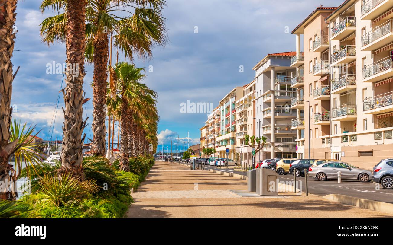 Complesso di una residenza moderna, nella città di Sète, a Occitanie, in Francia Foto Stock