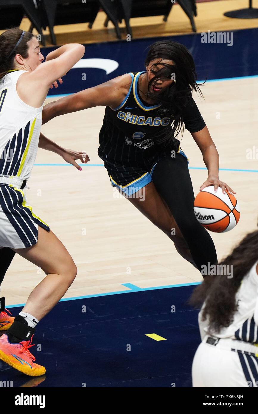 Arlington, Texas, Stati Uniti. 15 maggio 2024. L'attaccante dei Chicago Sky Angel Reese #5 arriva al basket durante la partita WNBA contro i Dallas Wings al College Park Center. Punteggio finale Dallas Wings batte Chicago Sky 87-79. (Credit Image: © Javier Vicencio/eyepix via ZUMA Press Wire) SOLO PER USO EDITORIALE! Non per USO commerciale! Foto Stock
