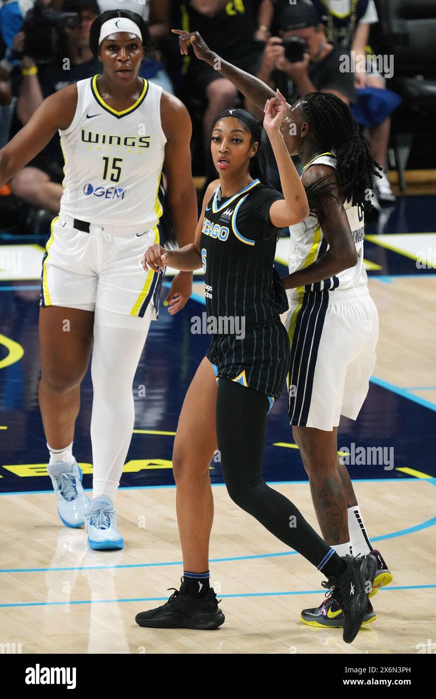 Arlington, Texas, Stati Uniti. 15 maggio 2024. L'attaccante dei Chicago Sky Angel Reese n. 5 reagisce durante la partita WNBA contro i Dallas Wings al College Park Center. Punteggio finale Dallas Wings batte Chicago Sky 87-79. (Credit Image: © Javier Vicencio/eyepix via ZUMA Press Wire) SOLO PER USO EDITORIALE! Non per USO commerciale! Foto Stock