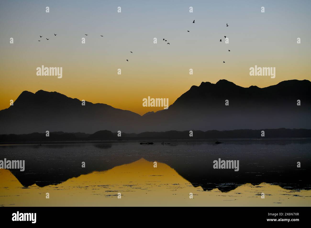 Tramonto sulla laguna del fiume Bot, Overberg, Sud Africa. Foto Stock