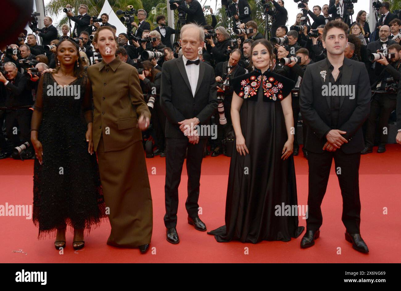 15 maggio 2024, Cannes, Francia: CANNES, FRANCIA - 15 MAGGIO: (L-R) membri della giuria di un Certain Regard MaÃ¯mouna DoucourÃ©, Vicky Krieps, Todd McCarthy, Asmae El Moudir e presidente della giuria Xavier Dolan partecipano alla ''Furiosa: A Mad Max Saga'' (Furiosa: une Saga Mad Max) Red Carpet al 77° Festival annuale di Cannes al Palais des Festivals il 15 maggio 2024 a Cannes, Francia (Credit Image: © Frederick Injimbert/ZUMA Press Wire) SOLO USO EDITORIALE! Non per USO commerciale! Foto Stock