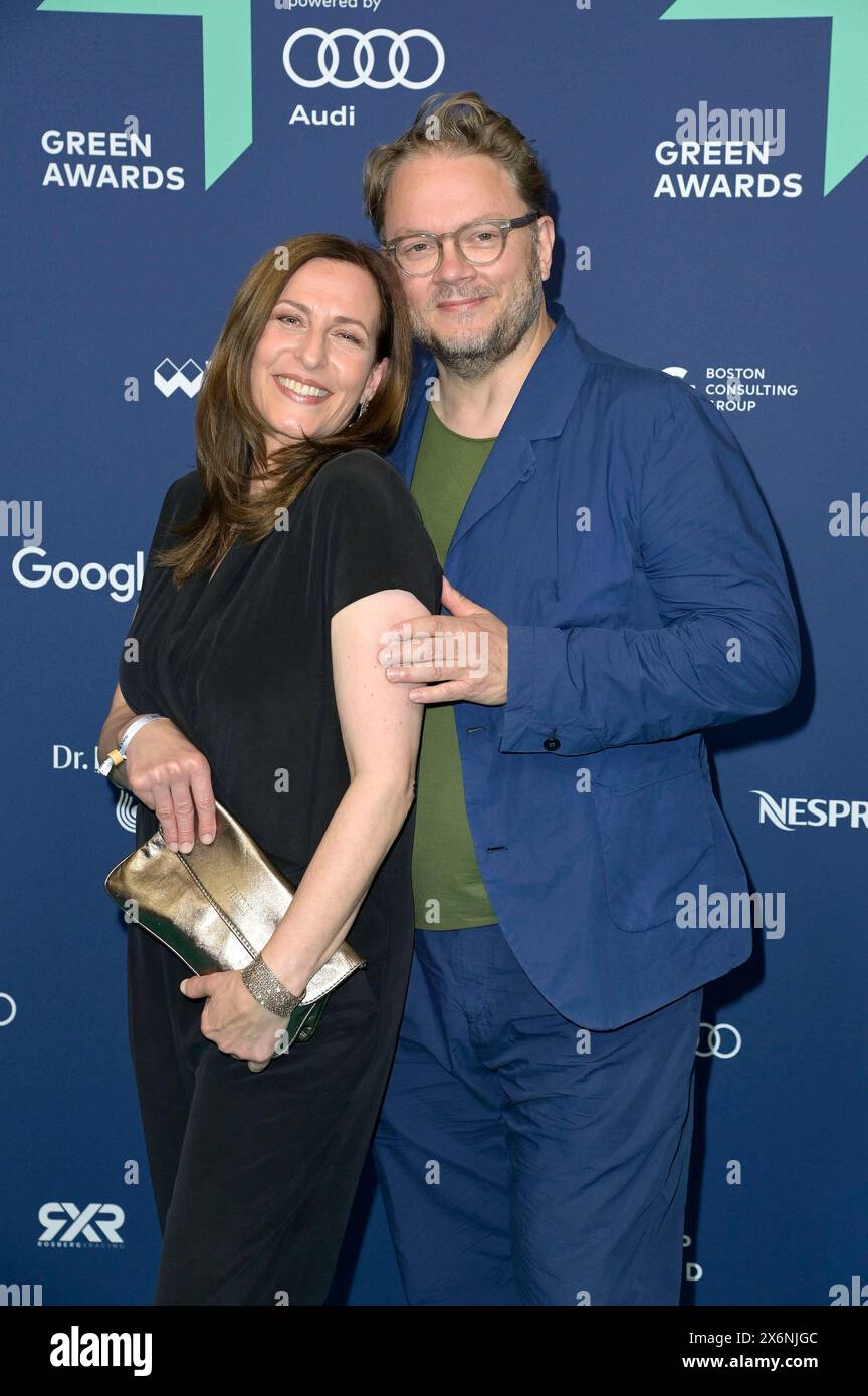 Ulrike Frank mit Ehemann Marc Schubring bei der Verleihung der 17. Green Awards 2024 a der Messe Berlin. Berlino, 15.05.2024 *** Ulrike Frank con il marito Marc Schubring alla presentazione dei 17 Green Awards 2024 alla Messe Berlin Berlin, 15 05 2024 foto:XF.xKernx/xFuturexImagex Green_Awards_4579 Foto Stock