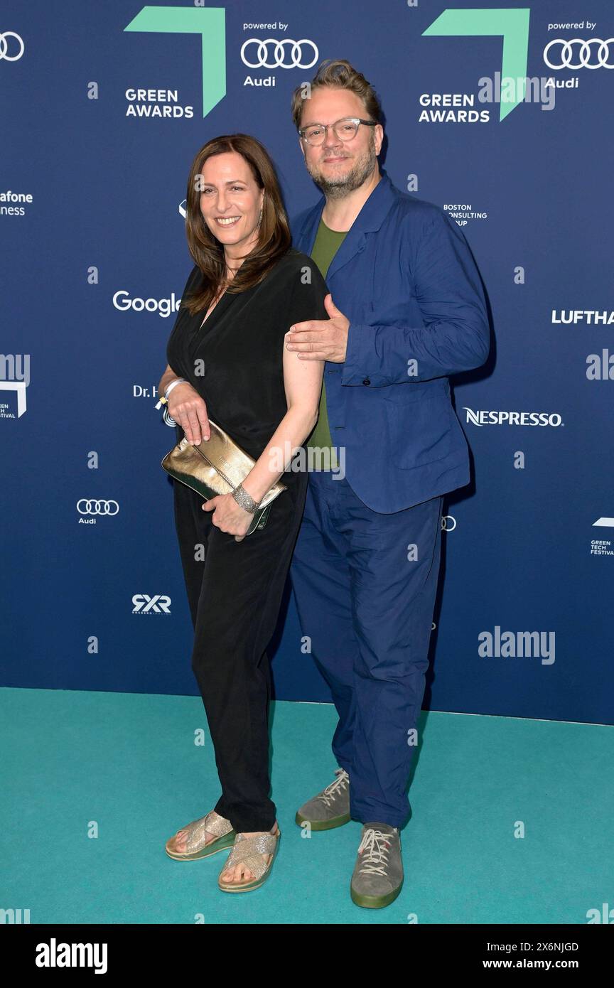 Ulrike Frank mit Ehemann Marc Schubring bei der Verleihung der 17. Green Awards 2024 a der Messe Berlin. Berlino, 15.05.2024 *** Ulrike Frank con il marito Marc Schubring alla presentazione dei 17 Green Awards 2024 alla Messe Berlin Berlin, 15 05 2024 foto:XF.xKernx/xFuturexImagex Green_Awards_4575 Foto Stock