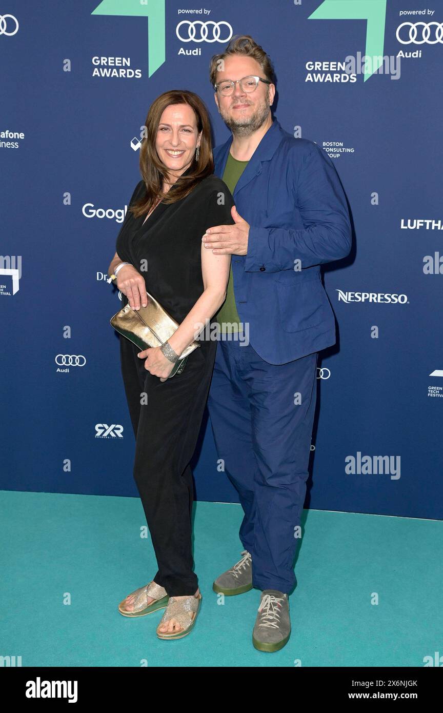 Ulrike Frank mit Ehemann Marc Schubring bei der Verleihung der 17. Green Awards 2024 a der Messe Berlin. Berlino, 15.05.2024 *** Ulrike Frank con il marito Marc Schubring alla presentazione dei 17 Green Awards 2024 alla Messe Berlin Berlin, 15 05 2024 foto:XF.xKernx/xFuturexImagex Green_Awards_4576 Foto Stock