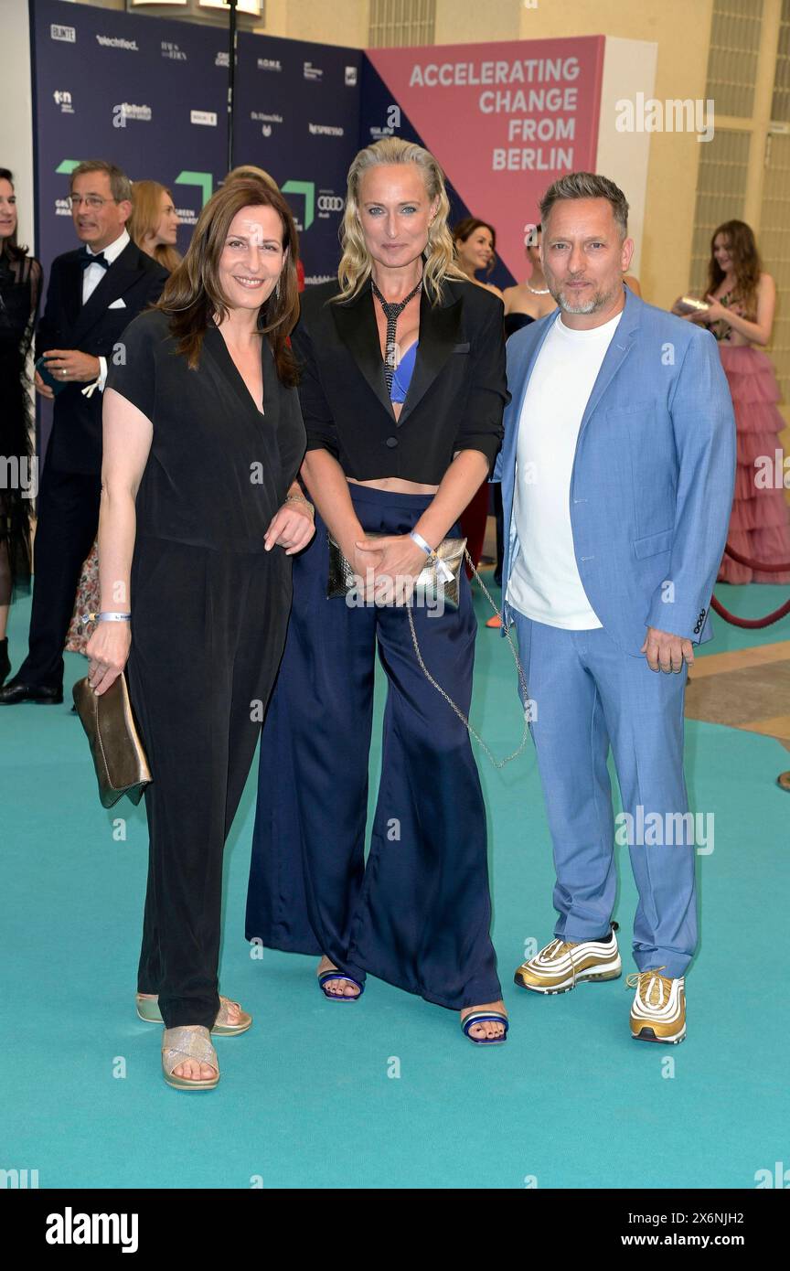 Ulrike Frank, Eva Mona Rodekirchen und Lars Pape bei der Verleihung der 17. Green Awards 2024 a der Messe Berlin. Berlino, 15.05.2024 *** Ulrike Frank, Eva Mona Rodekirchen e Lars Pape alla presentazione dei 17 Green Awards 2024 alla Messe Berlin Berlin, 15 05 2024 foto:XF.xKernx/xFuturexImagex Green_Awards_4566 Foto Stock