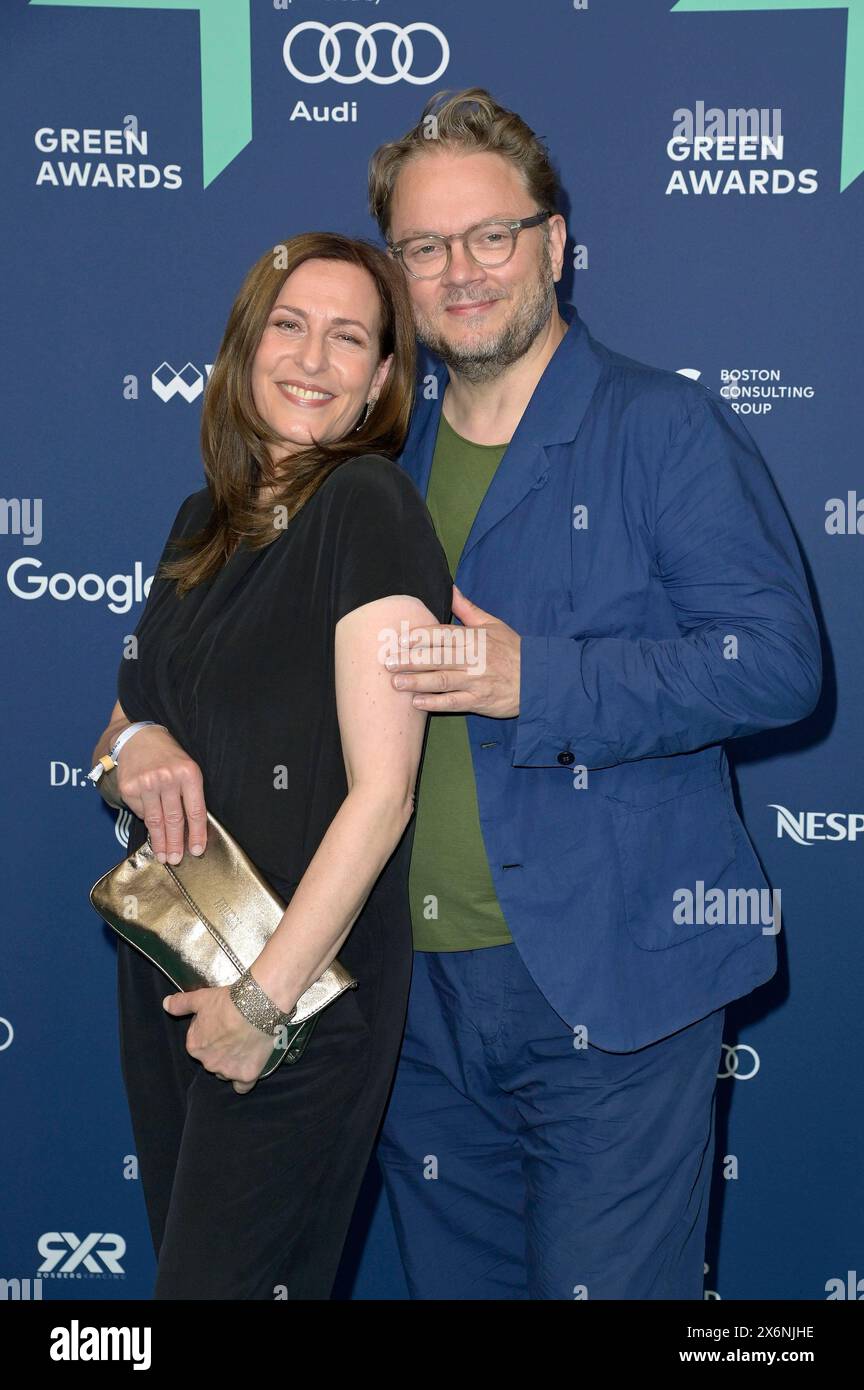 Ulrike Frank mit Ehemann Marc Schubring bei der Verleihung der 17. Green Awards 2024 a der Messe Berlin. Berlino, 15.05.2024 *** Ulrike Frank con il marito Marc Schubring alla presentazione dei 17 Green Awards 2024 alla Messe Berlin Berlin, 15 05 2024 foto:XF.xKernx/xFuturexImagex Green_Awards_4578 Foto Stock