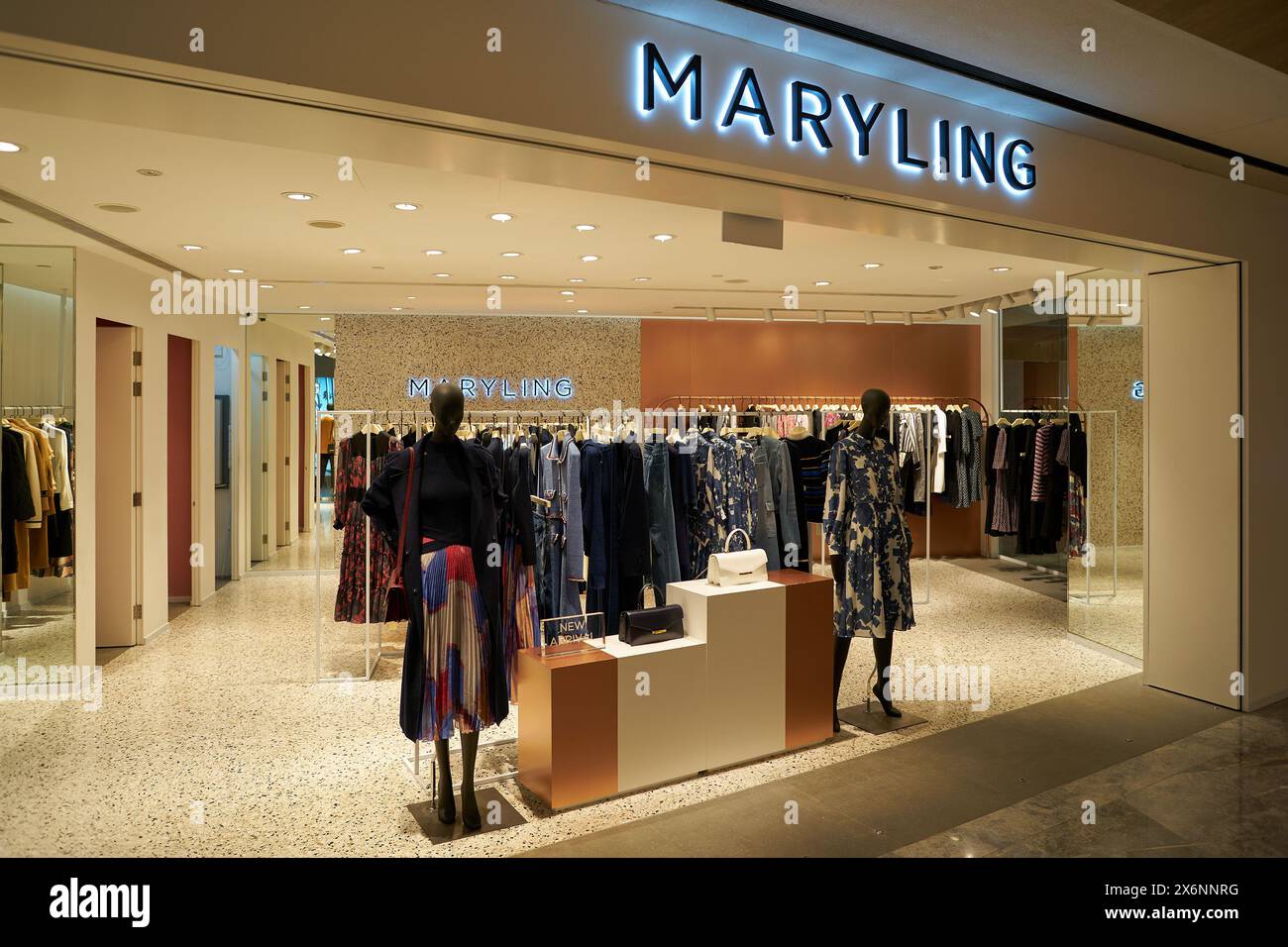 SINGAPORE - 06 NOVEMBRE 2023: Ingresso al negozio Maryling all'interno del Paragon, un complesso commerciale situato nell'area di Orchard Road di Singapore. Foto Stock