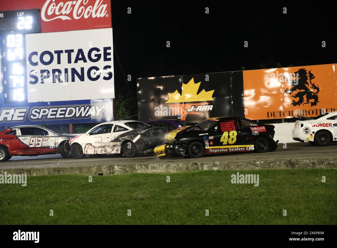 Delaware, Canada. 10 maggio 2024, il Delaware Speedway apre le porte per la 72a stagione. Jack Dixon (48) e Rayse Meyer (93R Foto Stock