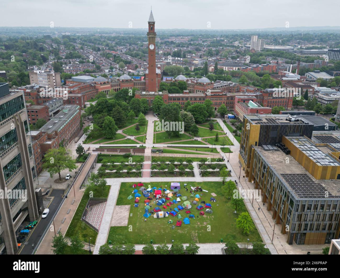 Riprese dei droni dell'accampamento di protesta di guerra di Gaza presso l'Università di Birmingham. Data foto: Giovedì 16 maggio 2024. Foto Stock