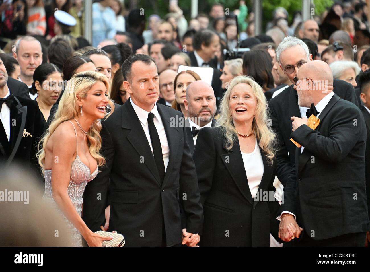 Cannes, Francia. 15 maggio 2024. 77° Festival Internazionale di Cannes/Festival di Cannes 2024. Giorno due. Attrice Faye Dunaway (seconda da destra) prima della prima del film "Furiosa: The Mad Max Chronicles". 15.05.2024 Francia, Cannes credito fotografico: Anatoliy Zhdanov/Kommersant/Sipa USA credito: SIPA US/Alamy Live News Foto Stock