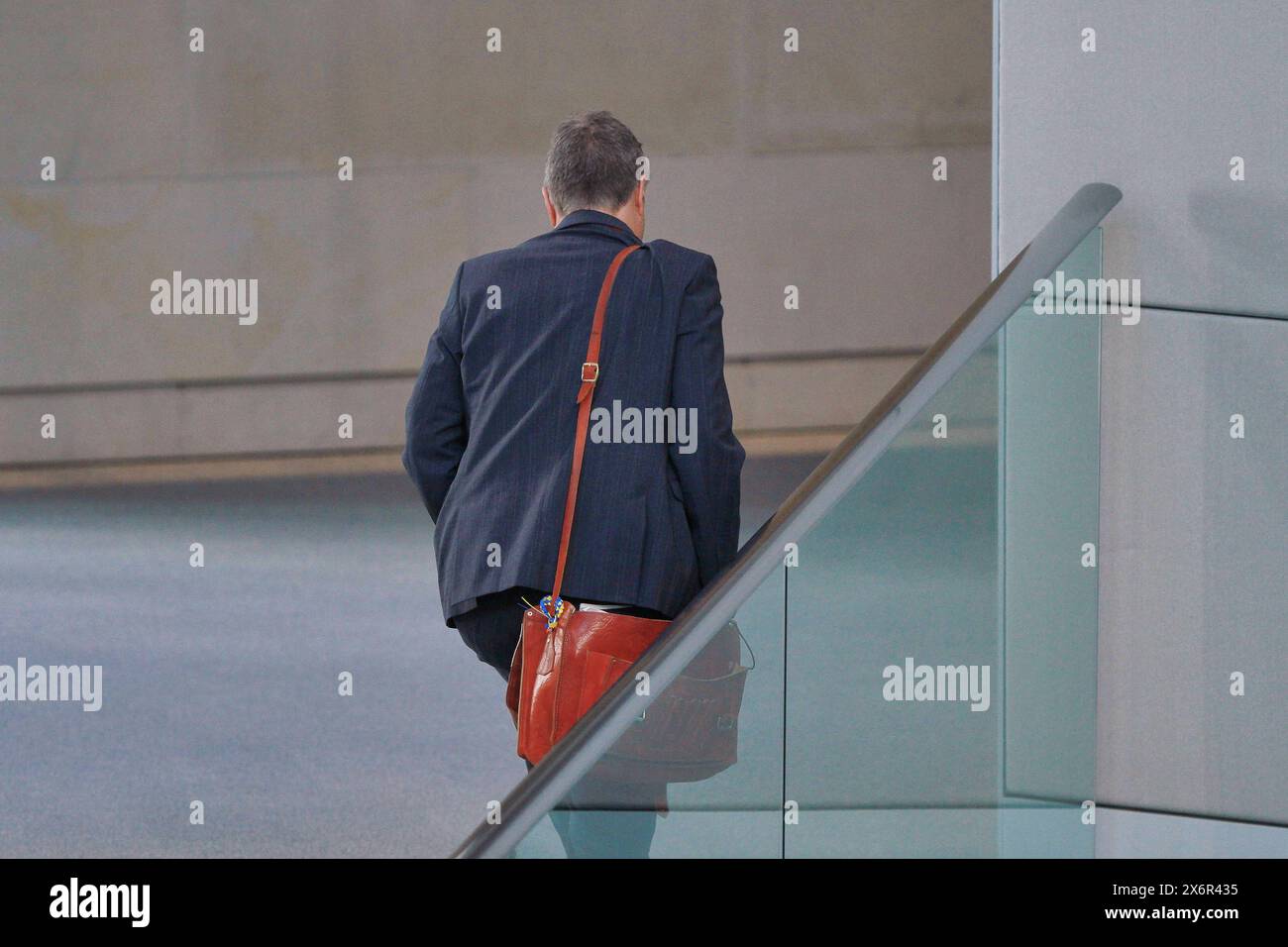 Berlin, Deutschland, 16.05.2024: Deutscher Bundestag: 169. Bundestagssitzung: Robert Habeck, Grüne, geht raus *** Berlino, Germania, 16 05 2024 Bundestag tedesco 169 sessione del Bundestag Robert Habeck, Verdi, esce Copyright: XdtsxNachrichtenagenturx dts 37059 Foto Stock