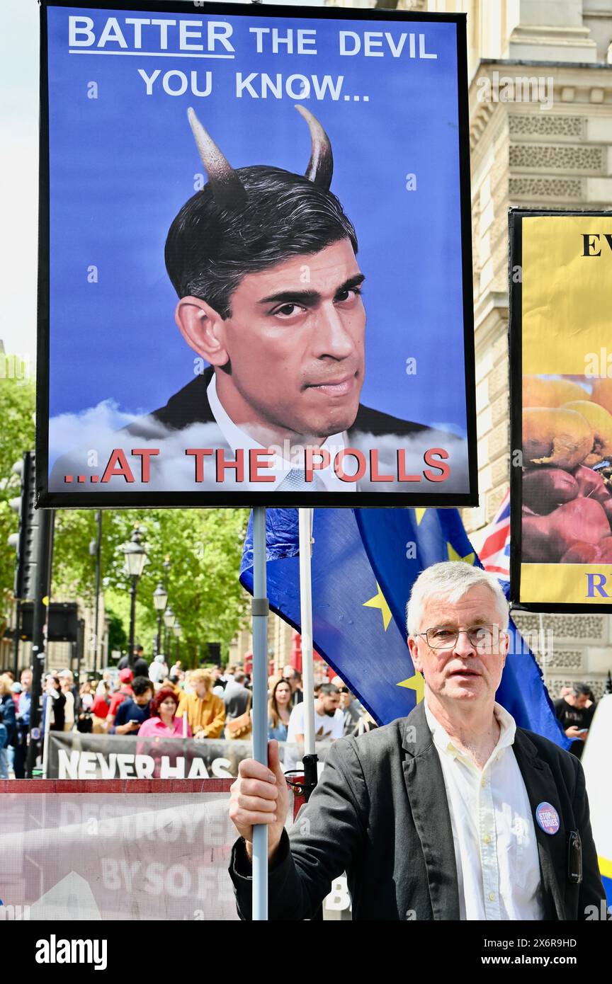 Protesta contro il governo Tory, Parliament Square, Londra, Regno Unito Foto Stock