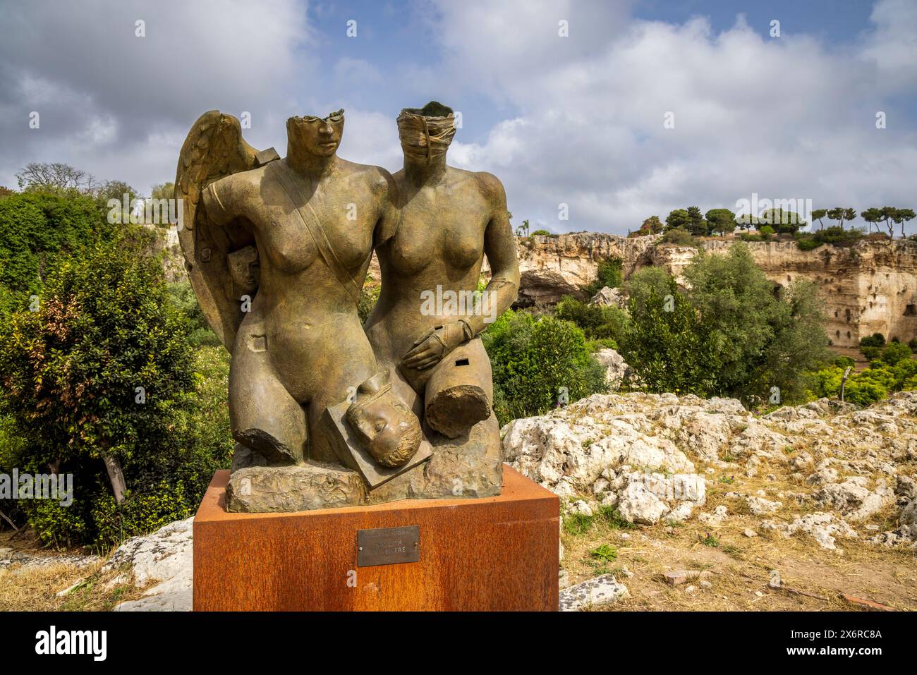 La scultura "nascita di Venere" di Mitoraj al Parco Archeologico della Neapolis, Siracusa, Sicilia Foto Stock