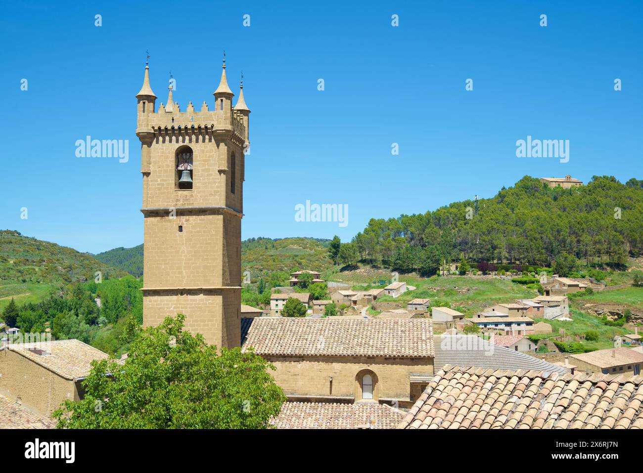 Chiesa romanica di San Martin de Tours a Uncastillo, Aragona, Spagna. Foto Stock