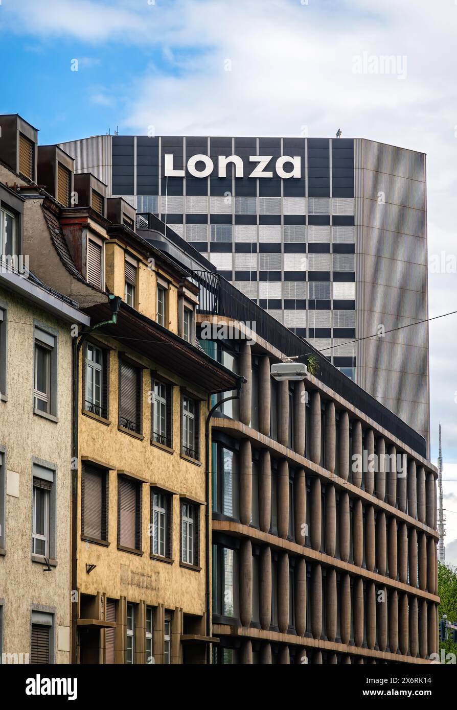 Basilea, Svizzera - 20 aprile 2024: Lonza Group è una multinazionale svizzera, chimica e biotecnologia, con sede a Basilea Foto Stock Basilea, Svizzera - 20 aprile 2024: Lonza Group è una multinazionale svizzera, chimica e biotecnologia, con sede a Basilea Foto Stock