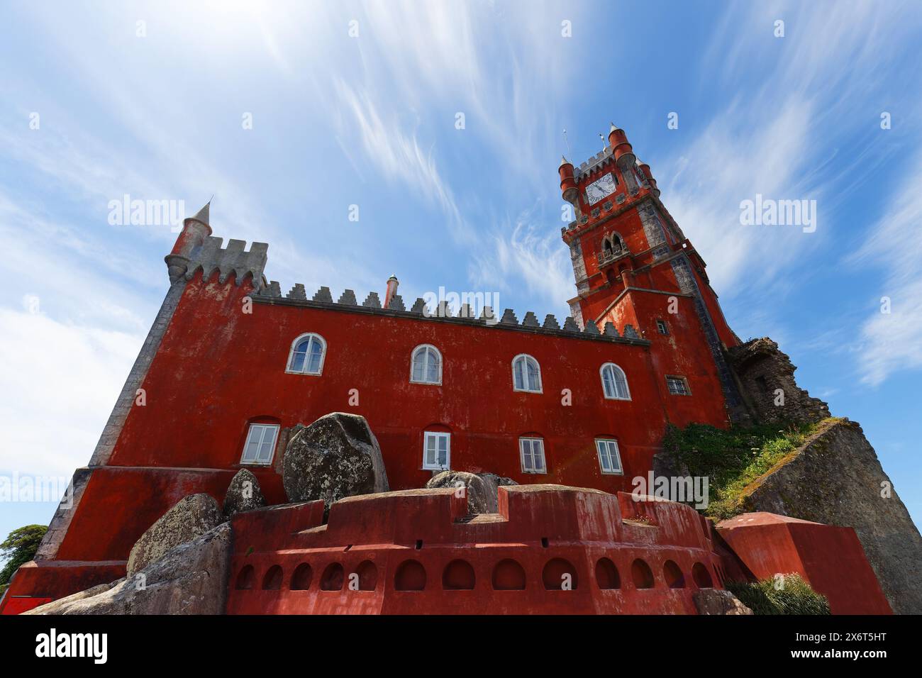 Il colorato Palácio da pena, famoso palazzo e una delle sette meraviglie del Portogallo Foto Stock