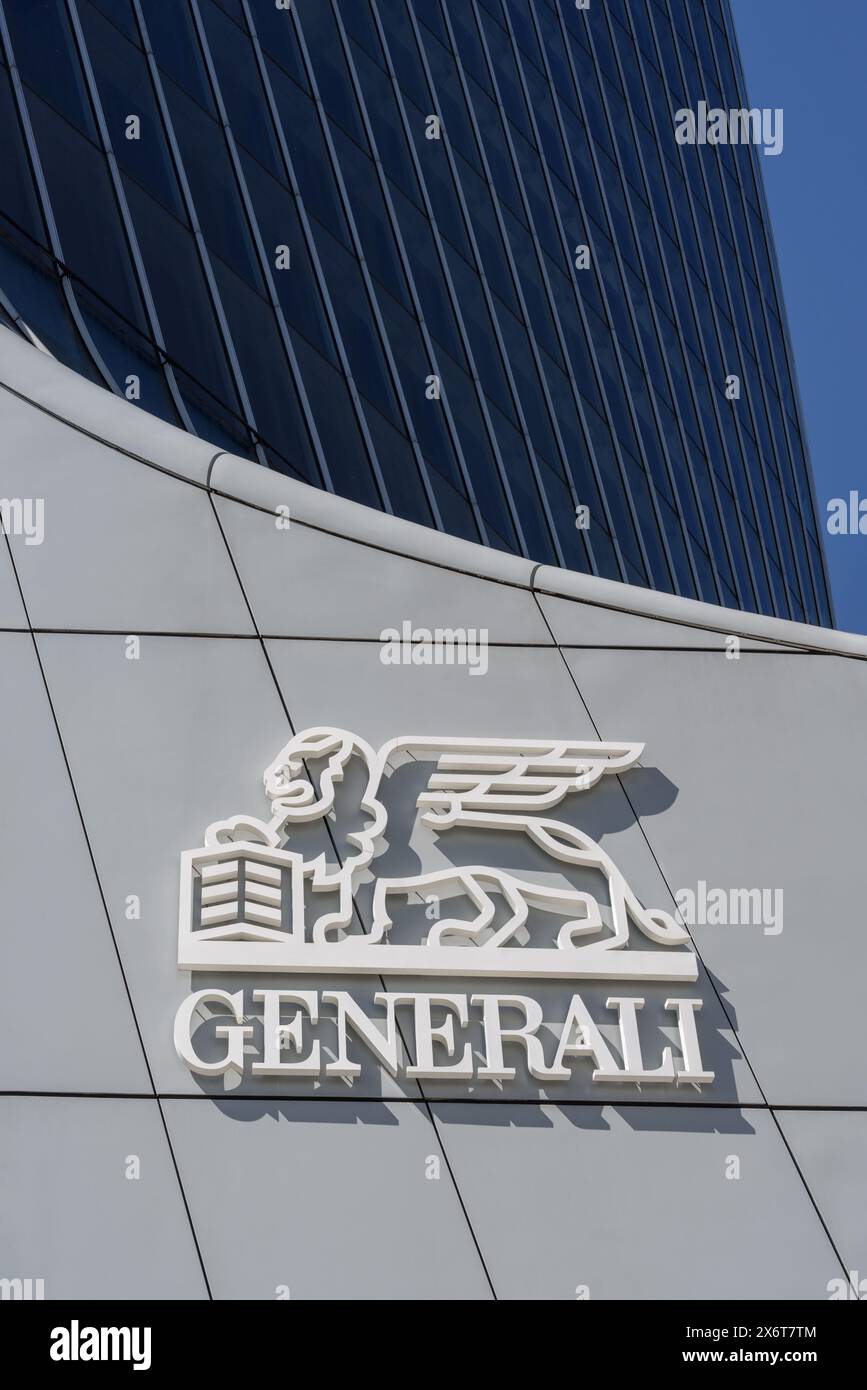 Logo della compagnia assicurativa italiana assicurazioni generali presso la sede di ingresso della sede del gruppo generali a Milano Foto Stock