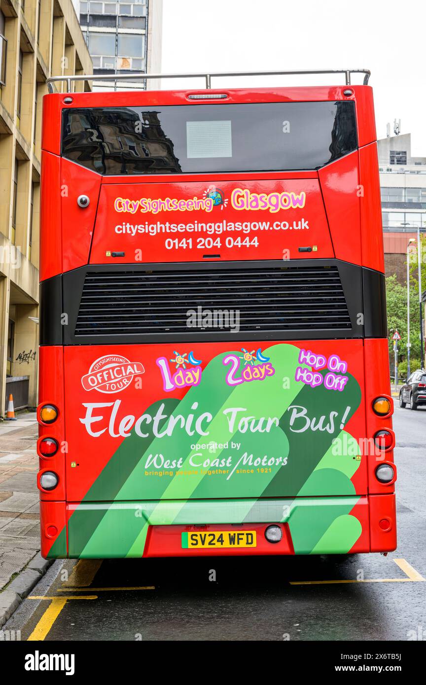 Tour in autobus elettrico della città nella zona a basse emissioni di Glasgow, Scozia, Regno Unito, Europa Foto Stock