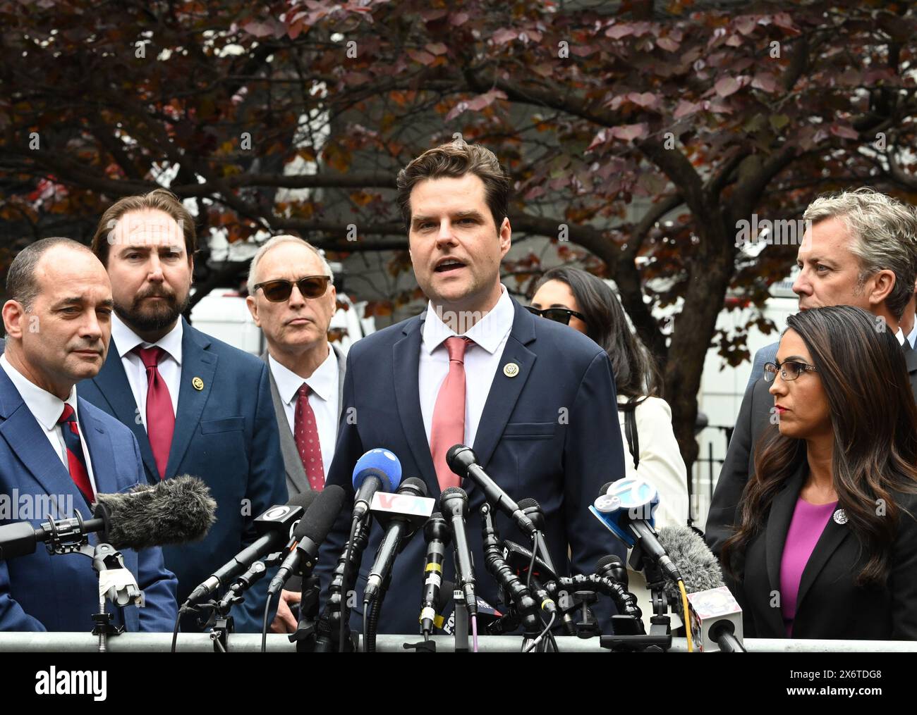 New York, Stati Uniti. 16 maggio 2024. Matt Gaetz R-FL, parla ad una conferenza stampa fuori dal tribunale penale a Manhattan giovedì 16 maggio 2024 a New York. Il processo Hush Money contro l'ex presidente Donald Trump continua con il suo ex avvocato Michael Cohen che ha preso posizione per il terzo giorno. Foto di Louis Lanzano/UPI credito: UPI/Alamy Live News Foto Stock