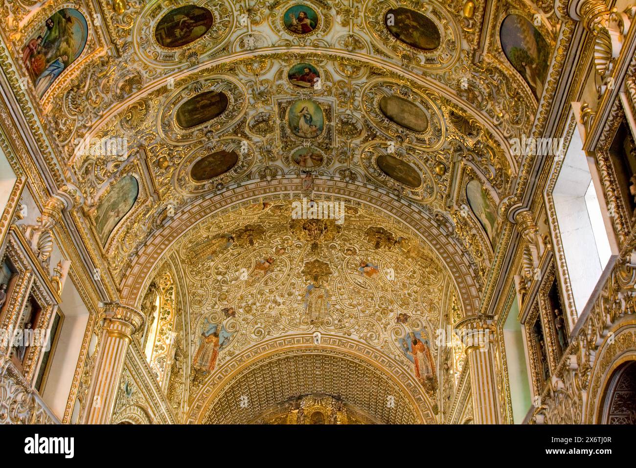 Oaxaca; Messico; Nord America. Soffitto della Chiesa di Santo Domingo, costruito tra il 1570 e il 1608. Foto Stock