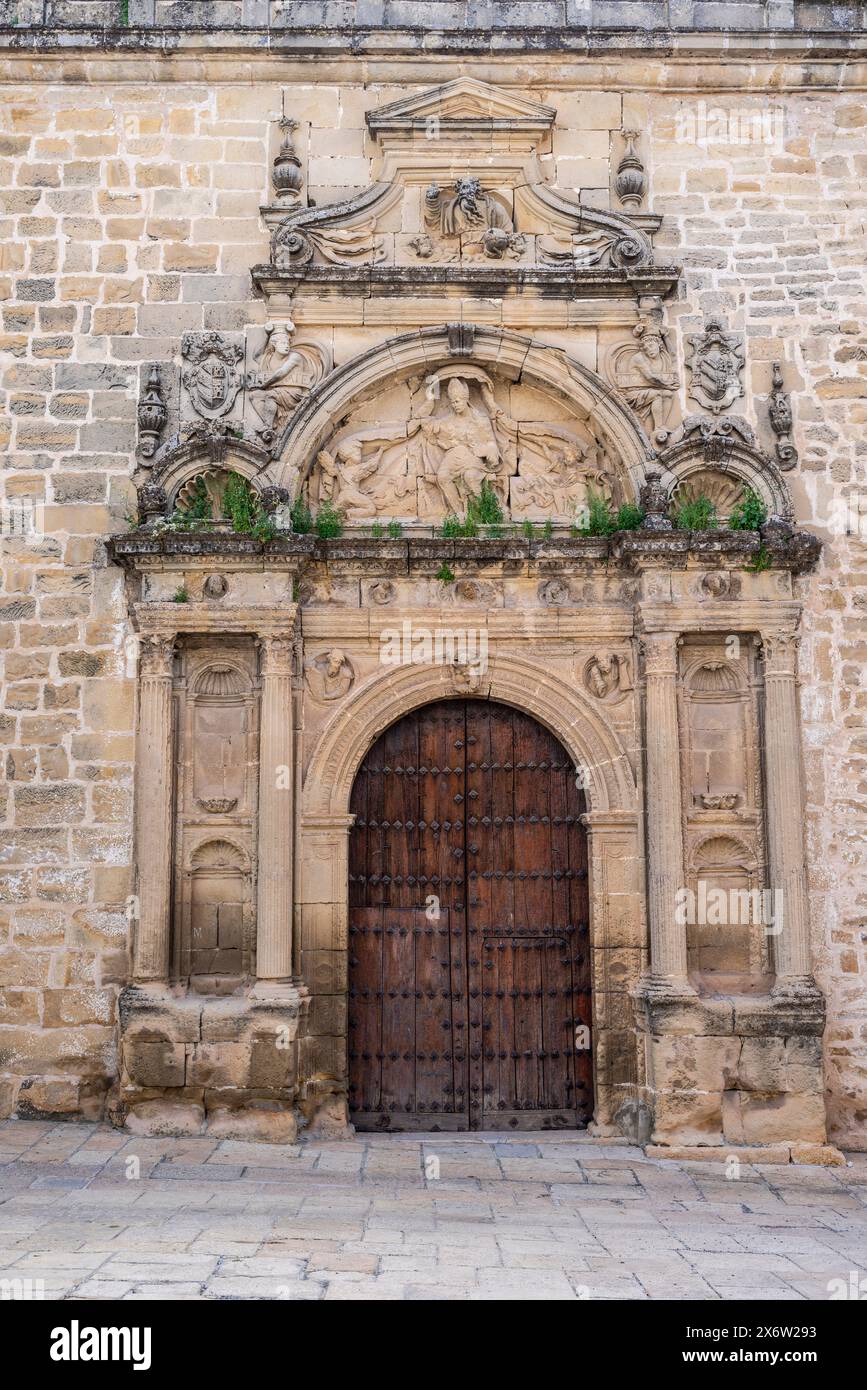 chiesa di San Nicolás de Bari, porta rinascimentale occidentale, gotico andaluso, provincia di Úbeda, Jaén, Andalusia, Spagna. Foto Stock