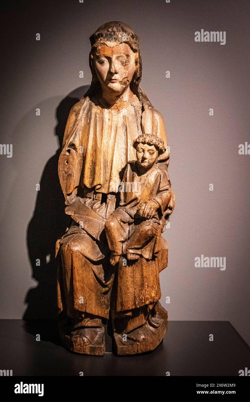 Vergine con bambino, valle della Mosa, 1250, quercia con tracce di policromia originale, Amsterdam, Paesi Bassi. Foto Stock