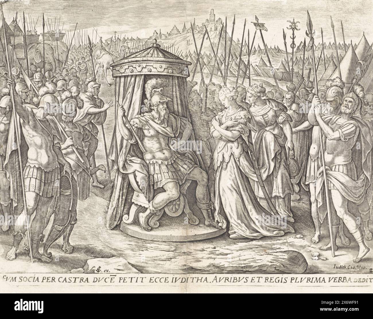 Judith presentato a Holofernes, History of Judith and Holofernes (titolo della serie), Theatrum biblicum (...) (titolo della serie), Judith e la sua domestica sono presentati a Holofernes. L'esercito assiro guarda. Sotto la scena c'è un riferimento in latino al testo della Bibbia in Giuditta 10:10., stampa, su disegno di: Maerten de Vos, dopo disegno di: Jan Snellinck (i), stampatore: Anonimo, Amsterdam, 1579 e/o 1643, carta, incisione, altezza, 200 mm x larghezza, 262 mm Foto Stock