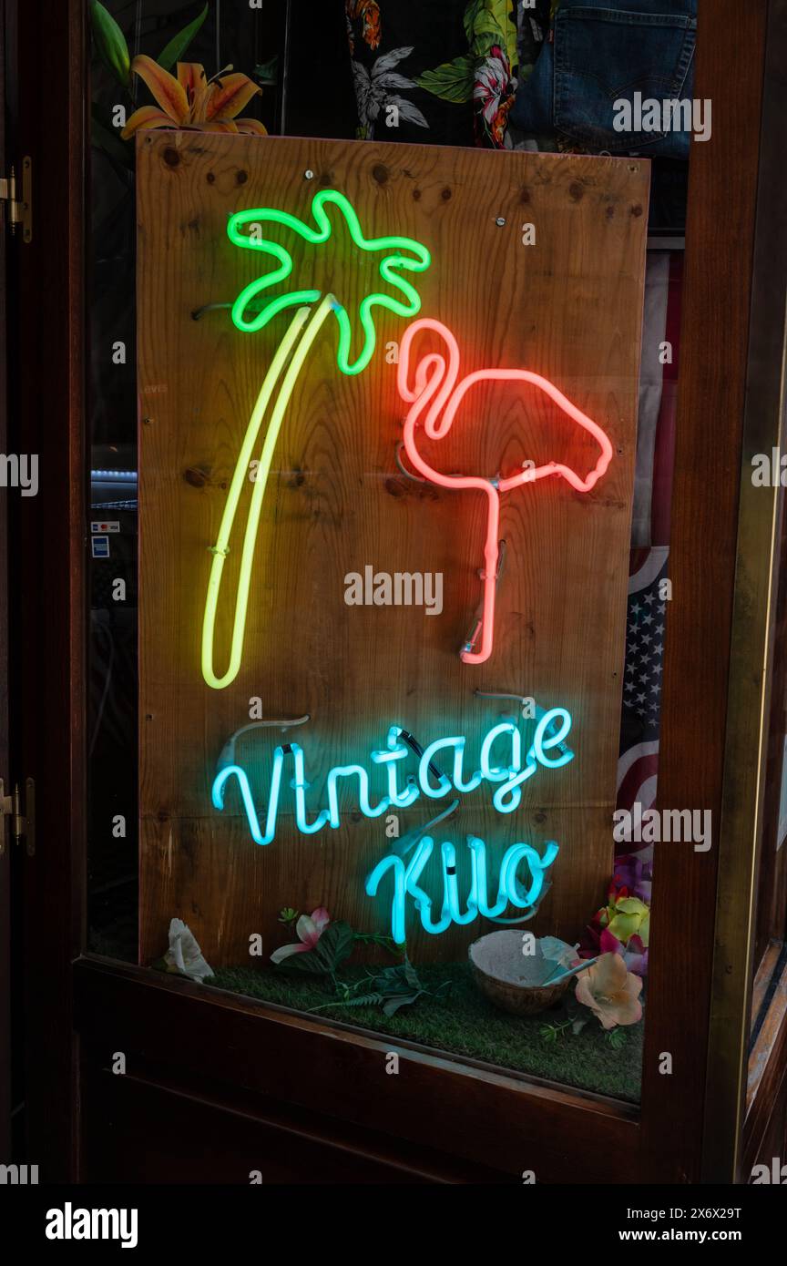 Flamingos Vintage Kilo store a Madrid, Spagna Foto Stock