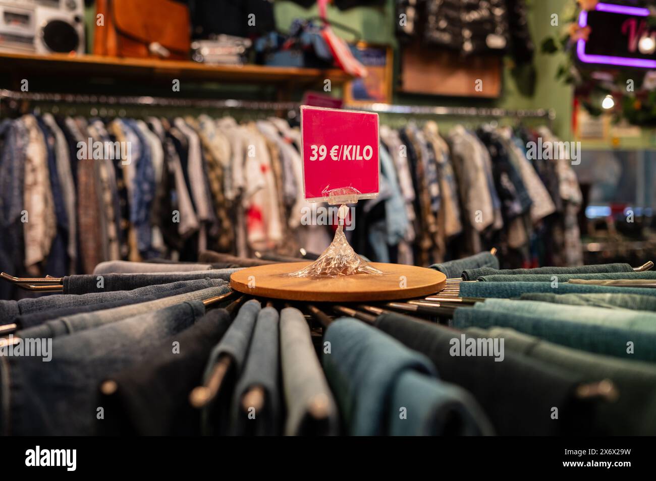 Flamingos Vintage Kilo store a Madrid, Spagna Foto Stock