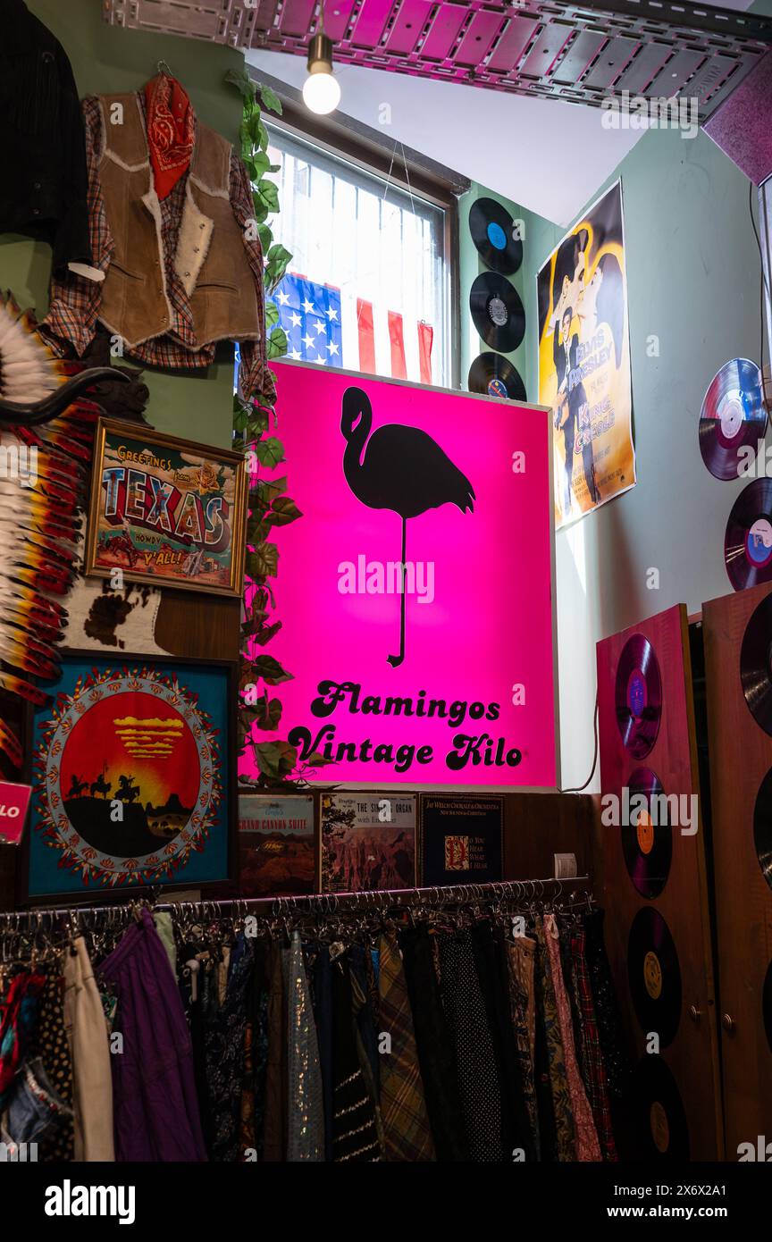 Flamingos Vintage Kilo store a Madrid, Spagna Foto Stock