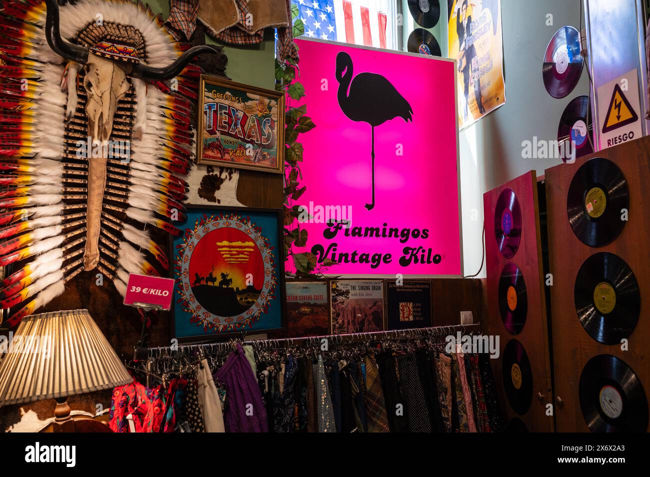 Flamingos Vintage Kilo store a Madrid, Spagna Foto Stock