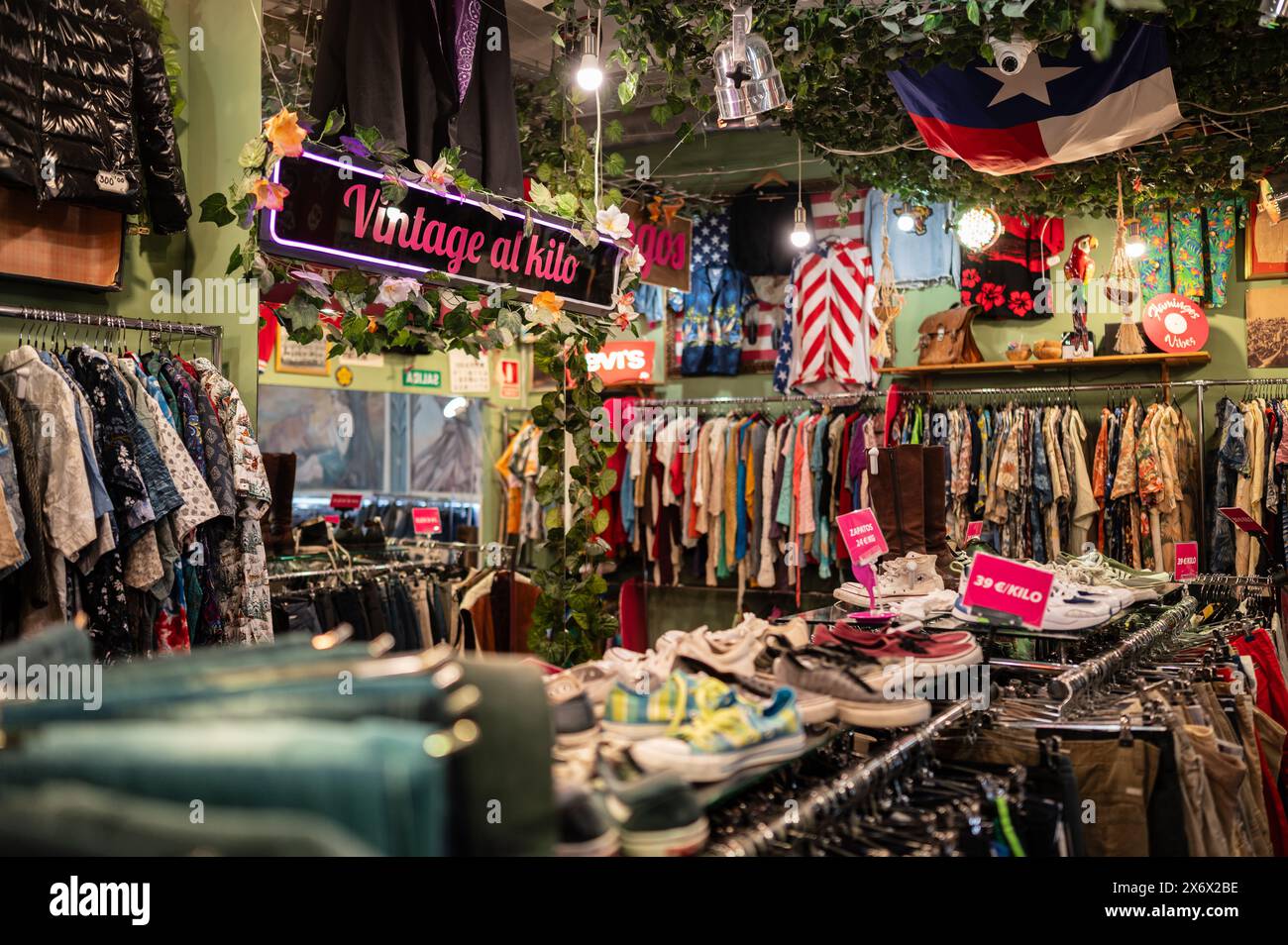 Flamingos Vintage Kilo store a Madrid, Spagna Foto Stock