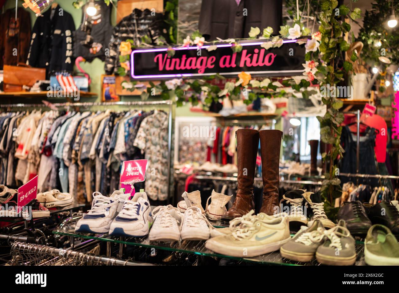 Flamingos Vintage Kilo store a Madrid, Spagna Foto Stock